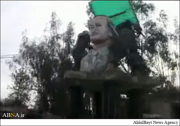 عکس/ انهدام مجسمه‌ «حافظ اسد» توسط تروریست‌های سوریه